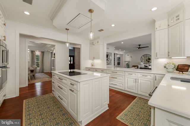 5 SHINGLE OAK DR, Voorhees, NJ 08043