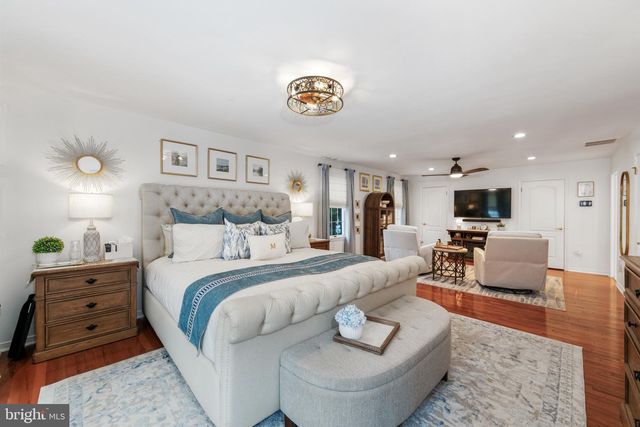 5 SHINGLE OAK DR, Voorhees, NJ 08043