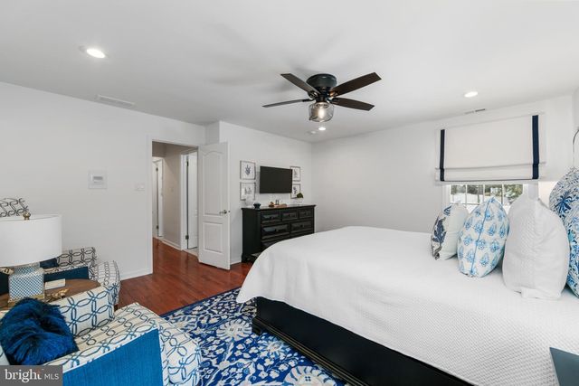 5 SHINGLE OAK DR, Voorhees, NJ 08043