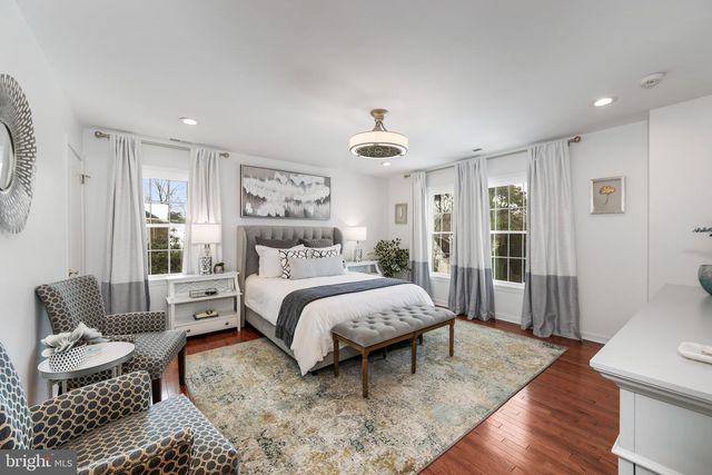 5 SHINGLE OAK DR, Voorhees, NJ 08043