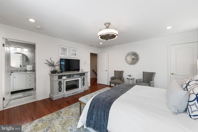 5 SHINGLE OAK DR, Voorhees, NJ 08043