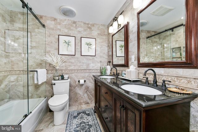 5 SHINGLE OAK DR, Voorhees, NJ 08043