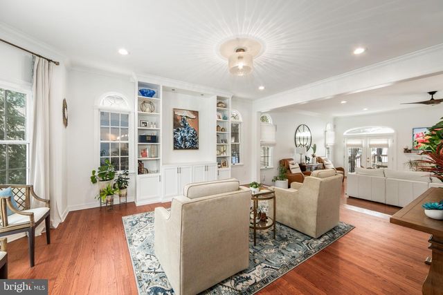 5 SHINGLE OAK DR, Voorhees, NJ 08043