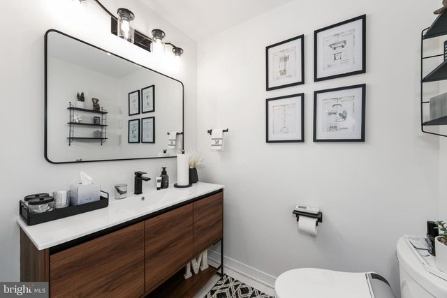 5 SHINGLE OAK DR, Voorhees, NJ 08043