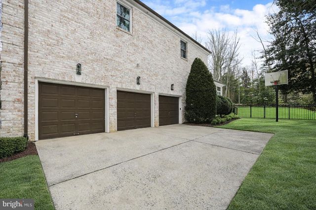 5 SHINGLE OAK DR, Voorhees, NJ 08043