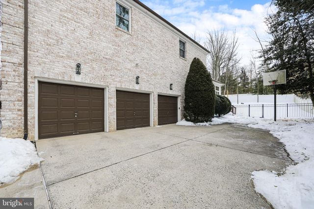 5 SHINGLE OAK DR, Voorhees, NJ 08043