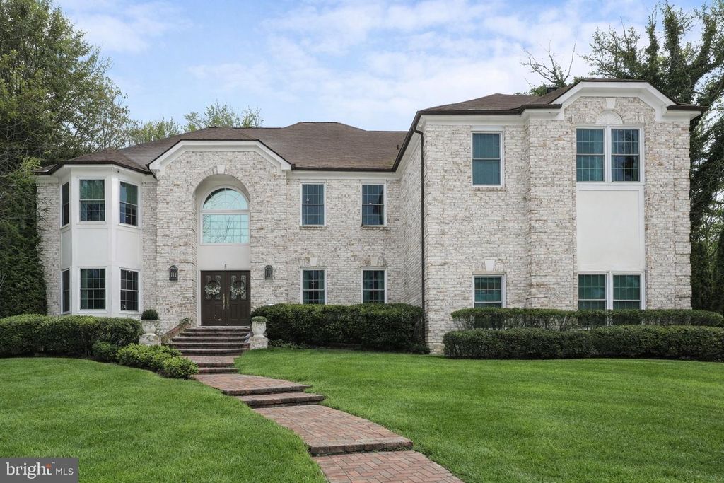 5 SHINGLE OAK DR, Voorhees, NJ 08043