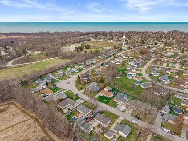 3525 Indian TRAIL, Racine, WI 53402