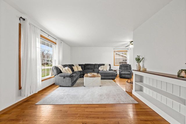 3525 Indian TRAIL, Racine, WI 53402