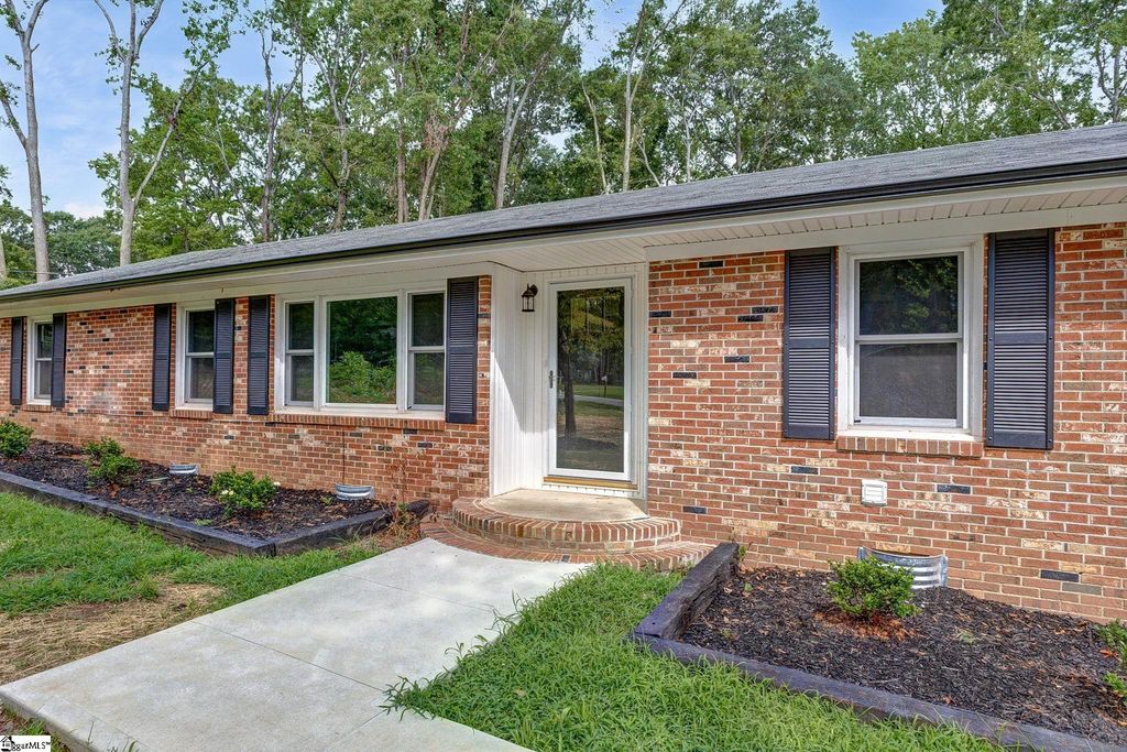 127 Wilbon Circle, Simpsonville, SC 29681