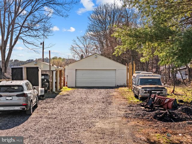 110 BUCKS MILL RD, Strasburg, VA 22657