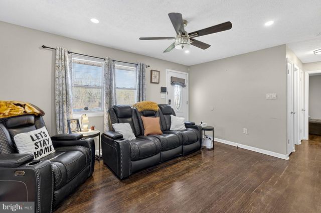 110 BUCKS MILL RD, Strasburg, VA 22657