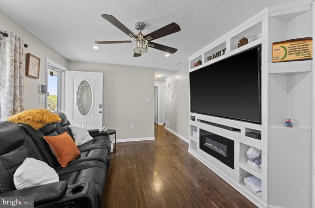 110 BUCKS MILL RD, Strasburg, VA 22657