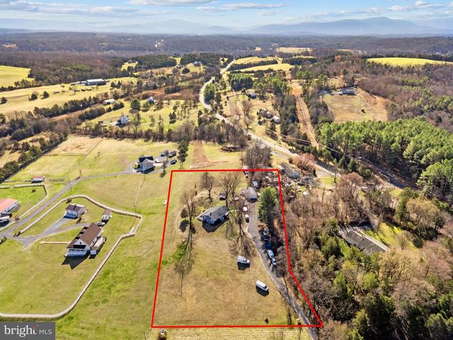 110 BUCKS MILL RD, Strasburg, VA 22657