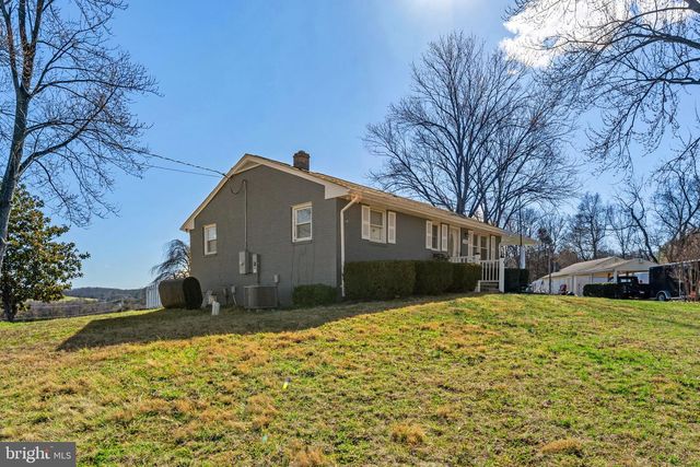 110 BUCKS MILL RD, Strasburg, VA 22657