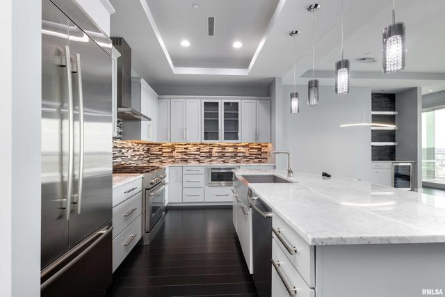 1 Kone Ct Ste 804, Moline, IL 61265