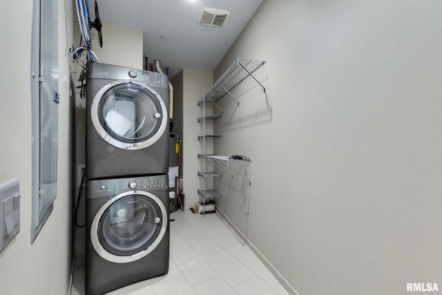 1 Kone Ct Ste 804, Moline, IL 61265