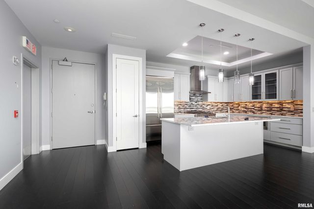 1 Kone Ct Ste 804, Moline, IL 61265