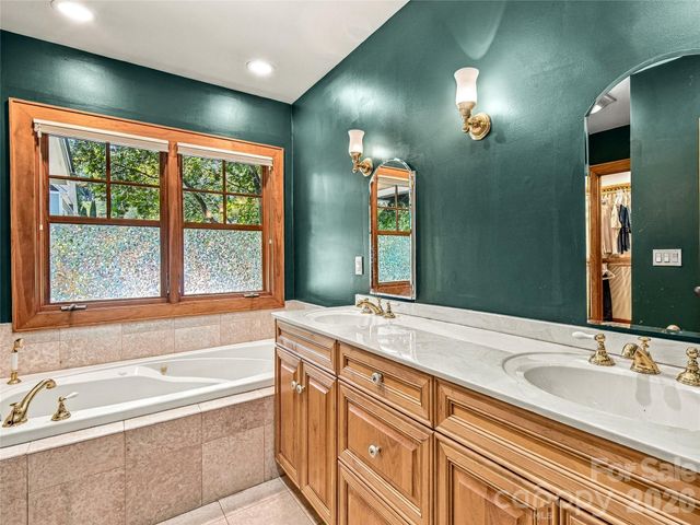 56 Devonshire Drive, Mills River, NC 28759