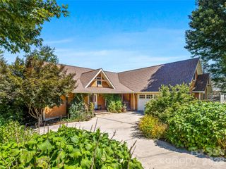 56 Devonshire Drive, Mills River, NC 28759