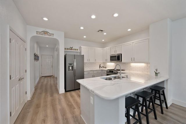 250 Pelican Bay Cir, Sacramento, CA 95835