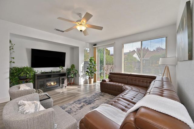 250 Pelican Bay Cir, Sacramento, CA 95835