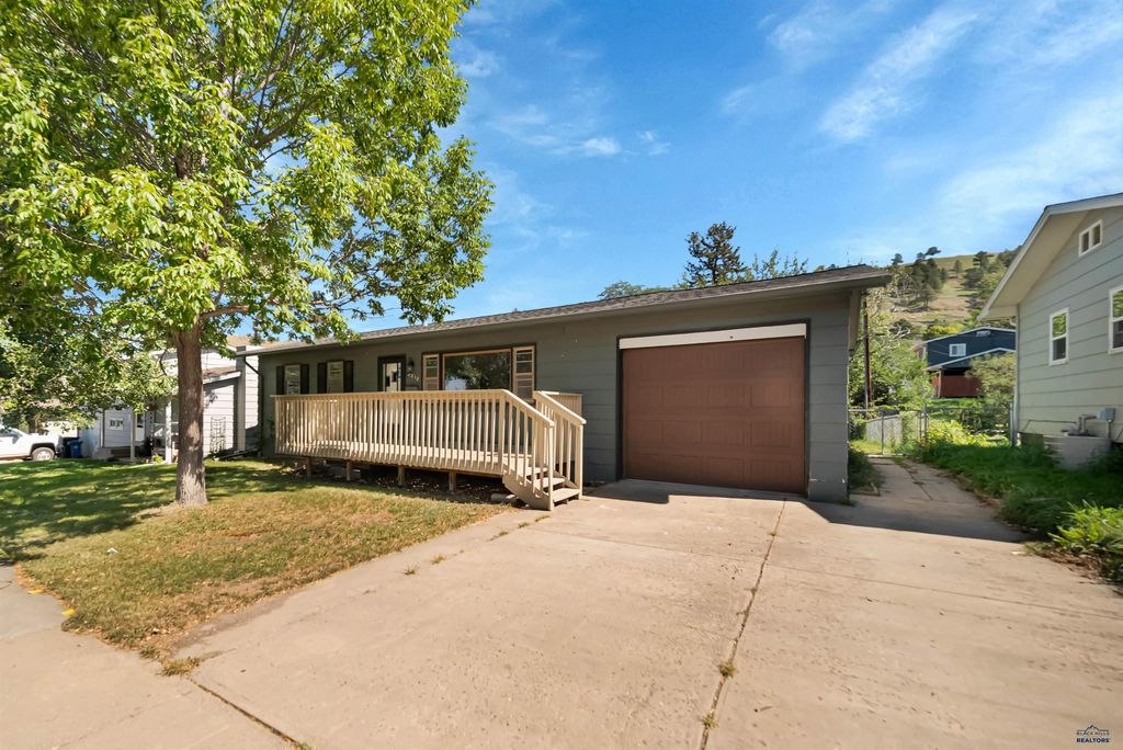 2318 CRUZ DR, Rapid City, SD 57702