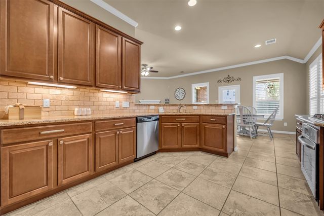 20722 Oakhurst Creek Dr, Porter, TX 77365