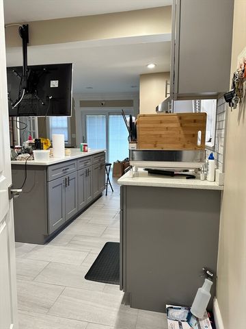 14 Fairview Rd, Lynnfield, MA 01940
