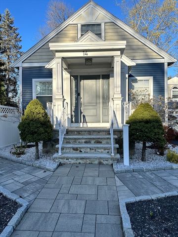 14 Fairview Rd, Lynnfield, MA 01940