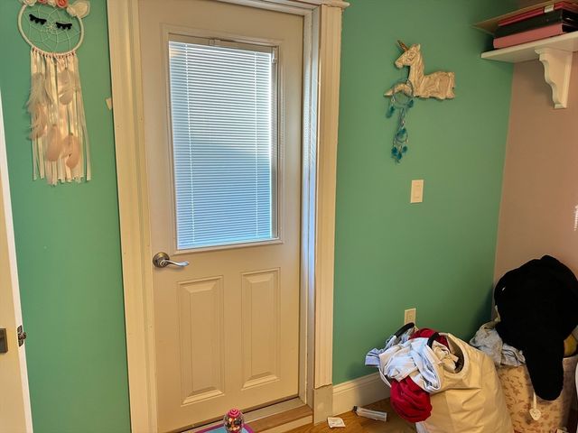 14 Fairview Rd, Lynnfield, MA 01940