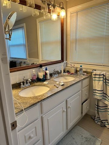14 Fairview Rd, Lynnfield, MA 01940