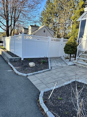 14 Fairview Rd, Lynnfield, MA 01940