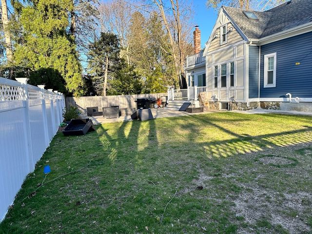 14 Fairview Rd, Lynnfield, MA 01940