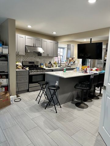 14 Fairview Rd, Lynnfield, MA 01940