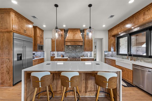 2704 Veridian Point Drive, Burleson, TX 76028