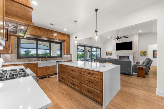 2704 Veridian Point Drive, Burleson, TX 76028