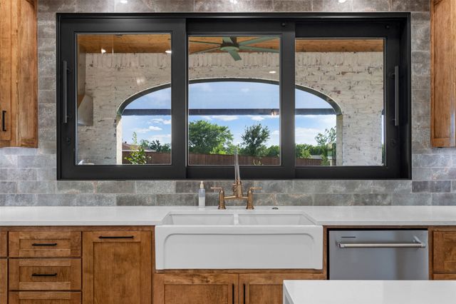 2704 Veridian Point Drive, Burleson, TX 76028