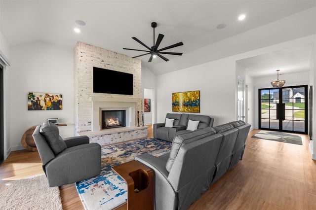 2704 Veridian Point Drive, Burleson, TX 76028