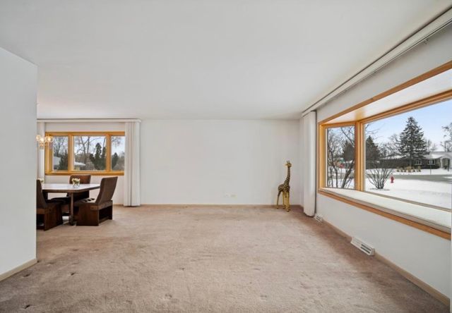 590 E Capri Drive, Palatine, IL 60074