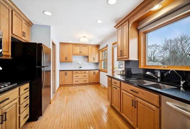 590 E Capri Drive, Palatine, IL 60074