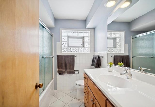 590 E Capri Drive, Palatine, IL 60074