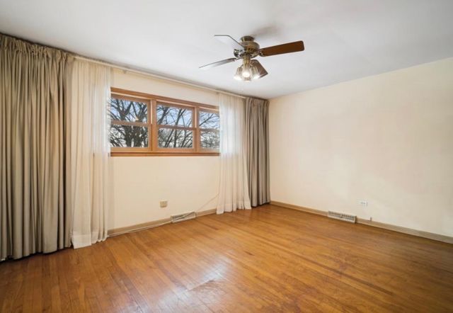 590 E Capri Drive, Palatine, IL 60074