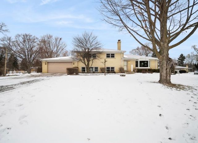 590 E Capri Drive, Palatine, IL 60074