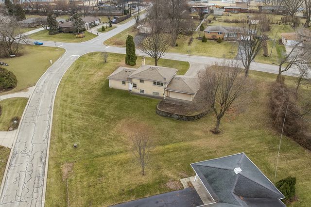 590 E Capri Drive, Palatine, IL 60074