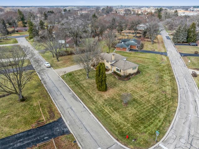 590 E Capri Drive, Palatine, IL 60074