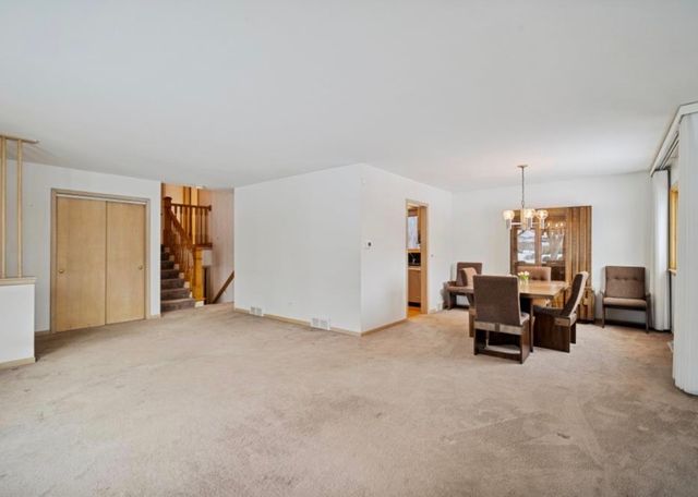 590 E Capri Drive, Palatine, IL 60074