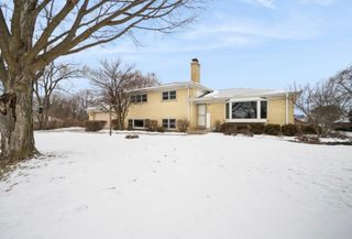 590 E Capri Drive, Palatine, IL 60074