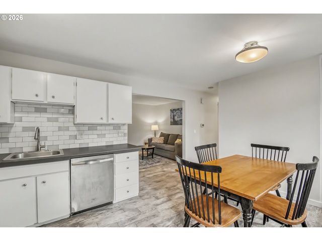 11590 Sw LOMITA Ave, Portland, OR 97223