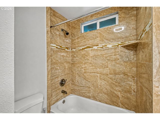 11590 Sw LOMITA Ave, Portland, OR 97223